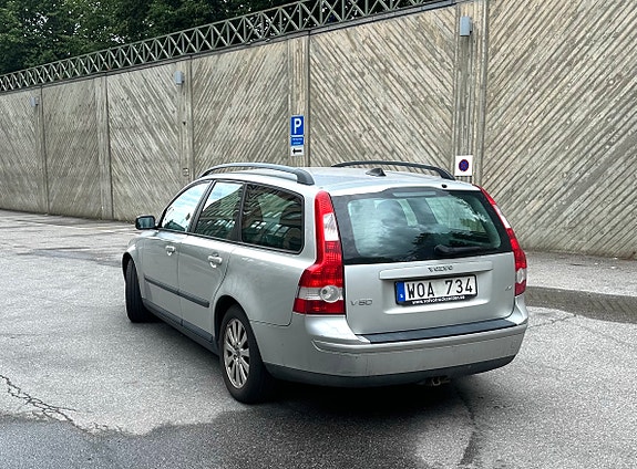 Volvo V50 3 of 5