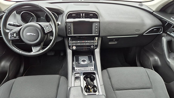 Jaguar F-PACE 16 of 19