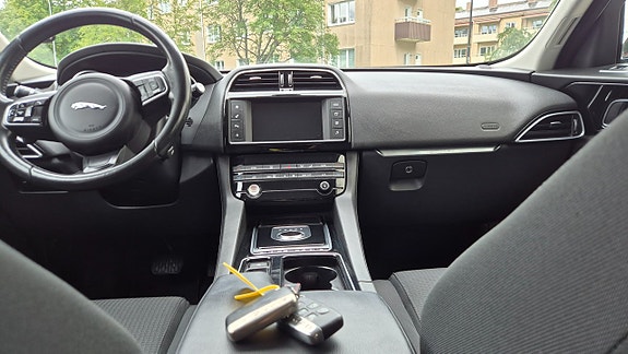 Jaguar F-PACE 15 of 19