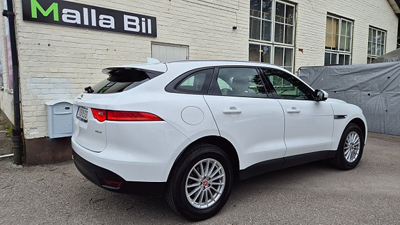 Jaguar F-PACE 4 of 19