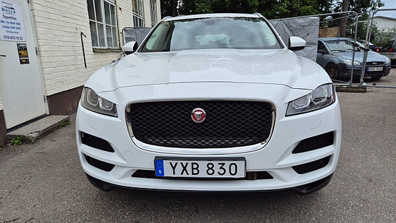 Jaguar F-PACE 3 of 19
