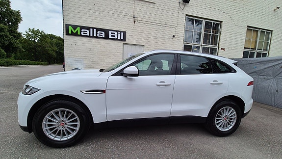 Jaguar F-PACE 7 of 19