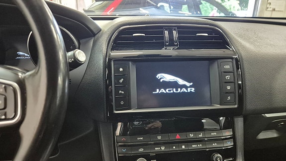 Jaguar F-PACE 11 of 19