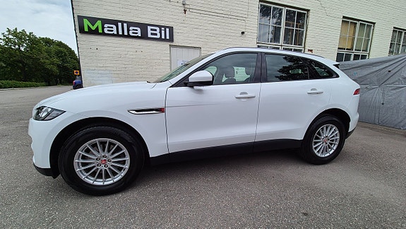 Jaguar F-PACE 2 of 19