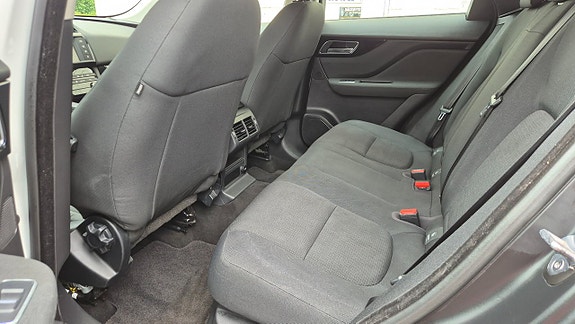 Jaguar F-PACE 13 of 19