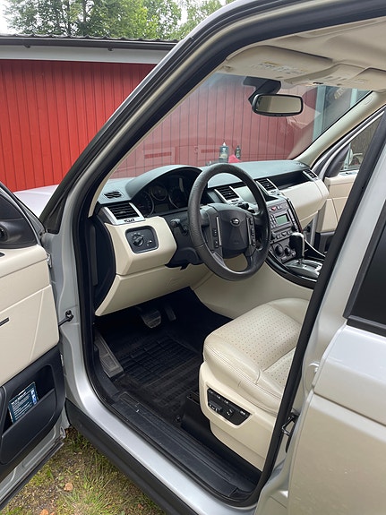 Land Rover Range Rover Sport 5 of 9