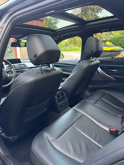 BMW 320d 12 of 13