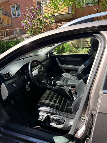 Volkswagen Passat 6 of 11