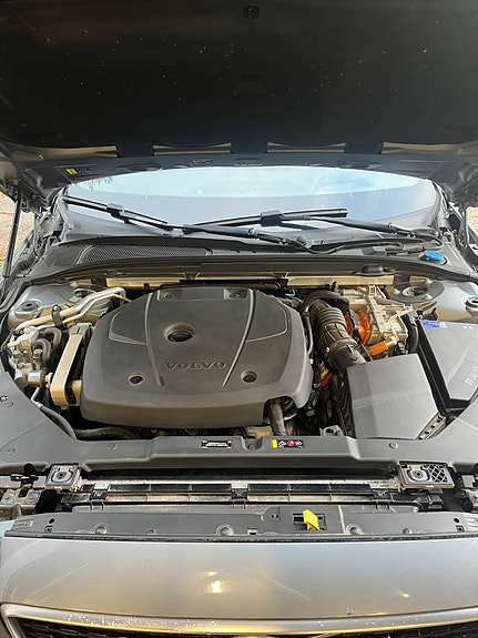 Volvo V60 2 of 5