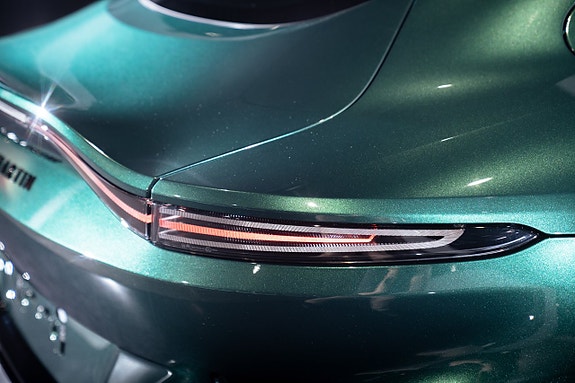 Aston Martin Vantage 8 of 22