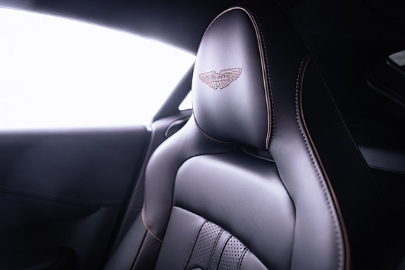 Aston Martin Vantage 15 of 22