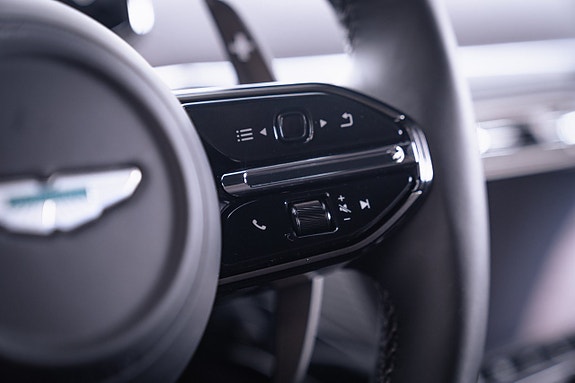 Aston Martin Vantage 14 of 22
