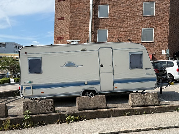Adria Mobil Unica 502 Up husvagn med solpanel & förtält 4 of 11