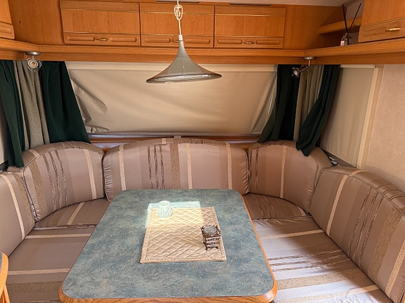Adria Mobil Unica 502 Up husvagn med solpanel & förtält 5 of 11