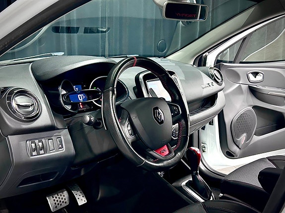 Renault Clio 15 of 30