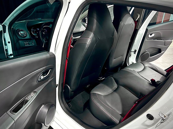 Renault Clio 14 of 30