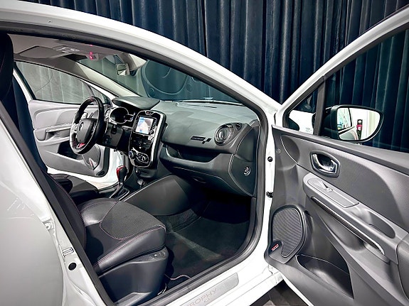 Renault Clio 18 of 30