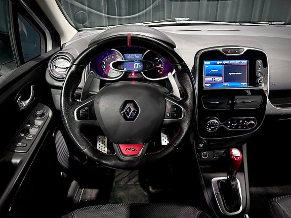 Renault Clio 21 of 30