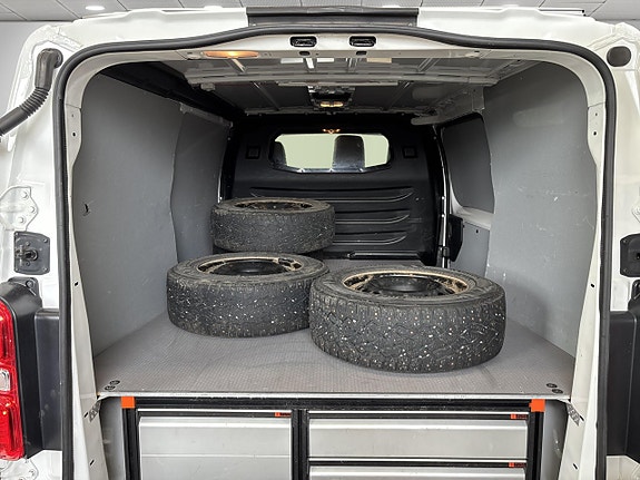 Opel Vivaro 11 of 17