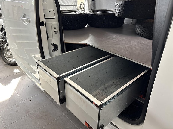 Opel Vivaro 14 of 17
