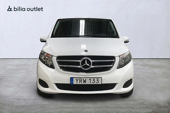 Mercedes-Benz V200 3 of 22
