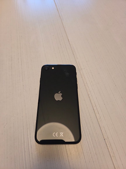 Iphone SE image 2