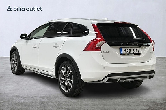 Volvo V60 Cross Country 8 of 26