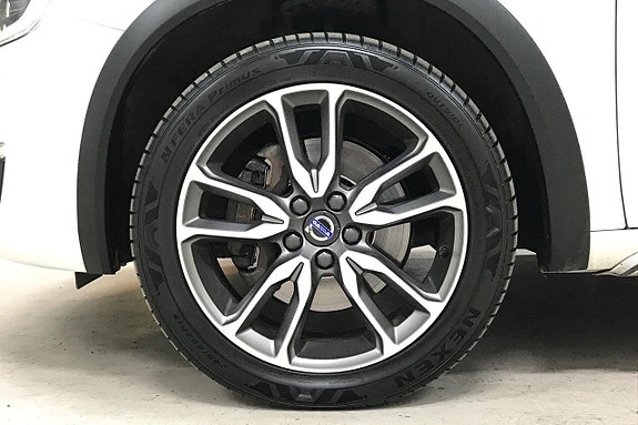 Volvo V60 Cross Country 11 of 26