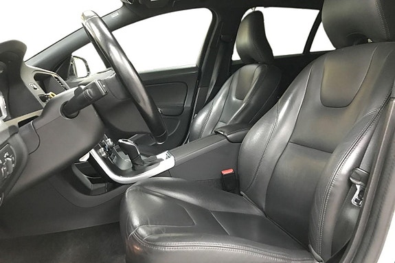 Volvo V60 Cross Country 13 of 26