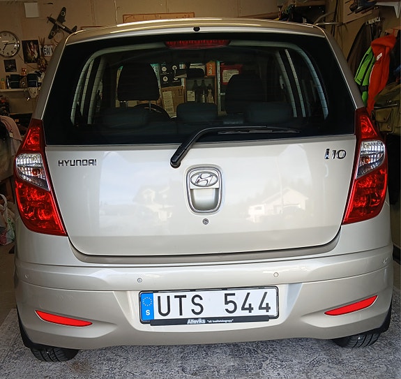 Hyundai i10 2 of 5