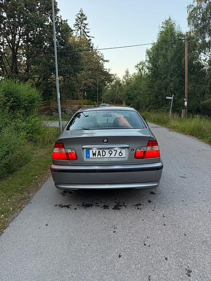 BMW 325i 3 of 5