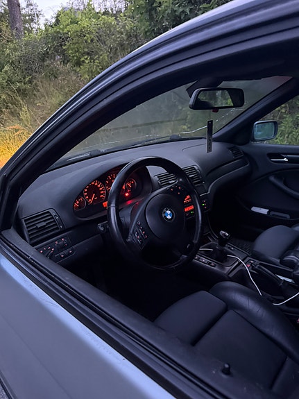 BMW 325i 9 of 9