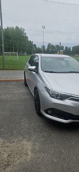 Toyota Auris 3 of 5