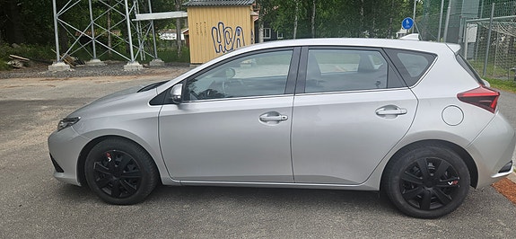 Toyota Auris 5 of 5
