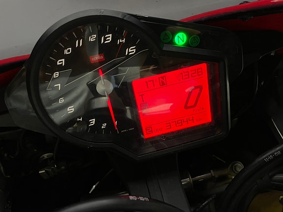Aprilia RSV4 R APRC 6 of 9