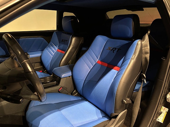 Dodge Challenger 11 of 18