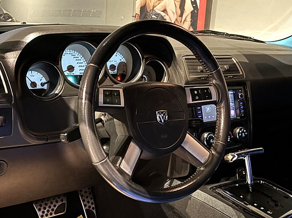 Dodge Challenger 8 of 18