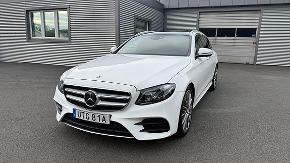 Mercedes-Benz E220 4 of 5