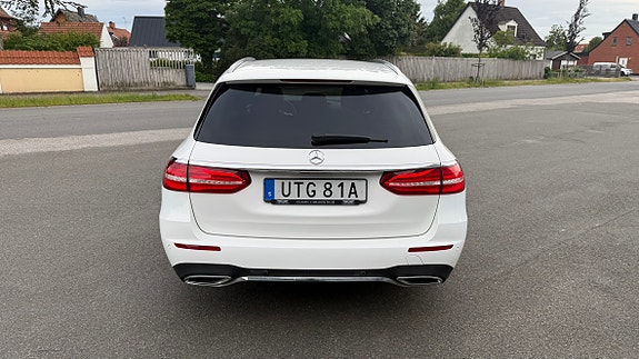 Mercedes-Benz E220 5 of 5