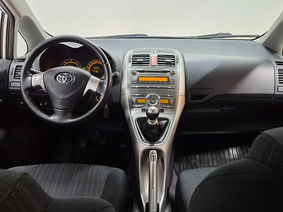 Toyota Auris 9 of 17