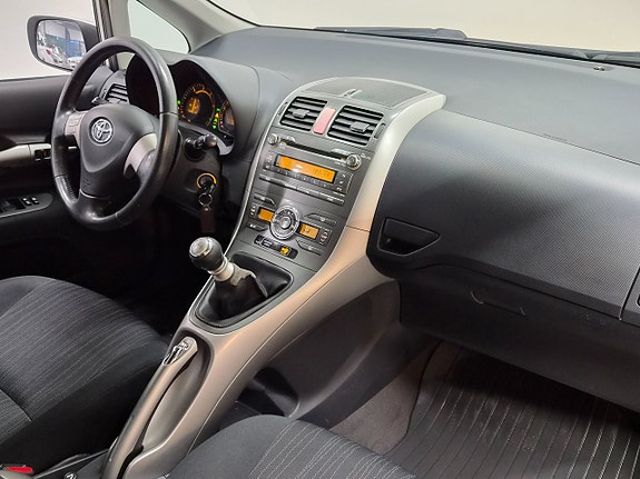 Toyota Auris 6 of 17