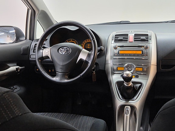 Toyota Auris 10 of 17