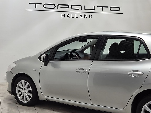 Toyota Auris 5 of 17