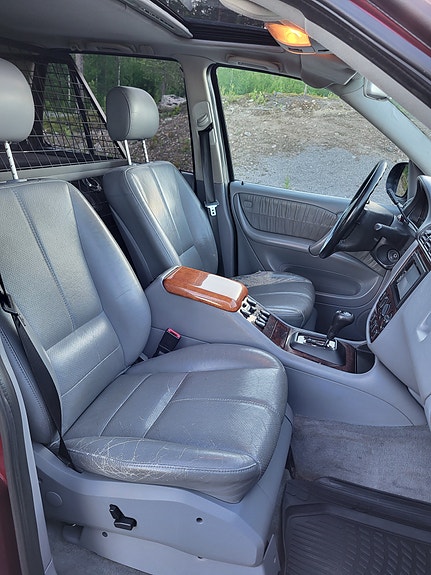 Mercedes-Benz ML270 5 of 7