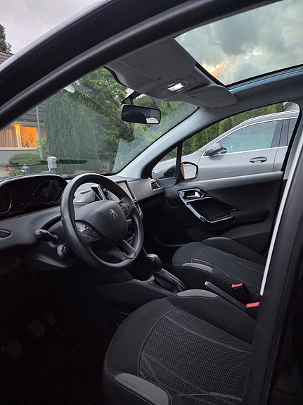 Peugeot 208 5 of 5