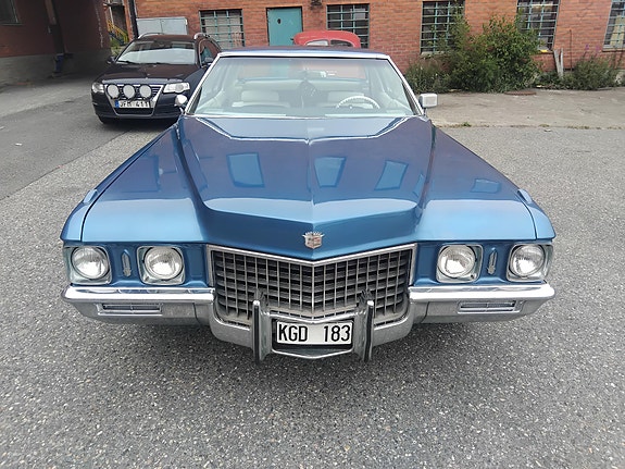 Cadillac Deville 4 of 5