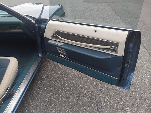Cadillac Deville 10 of 12