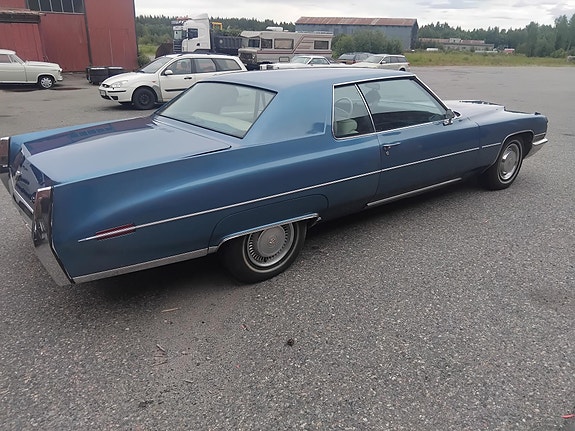 Cadillac Deville 3 of 5
