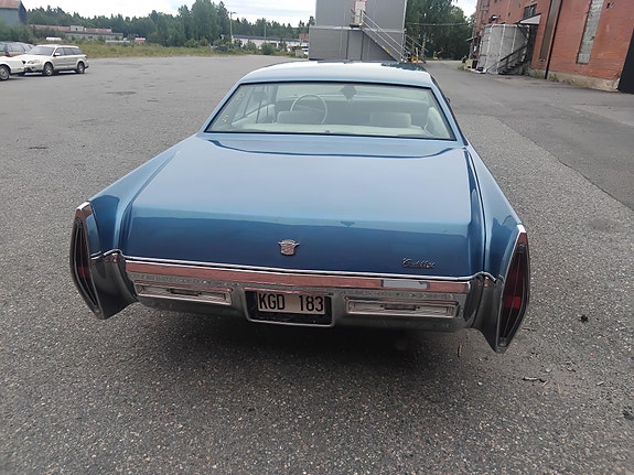 Cadillac Deville 2 of 5