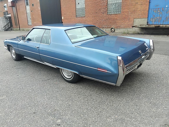 Cadillac Deville 6 of 12